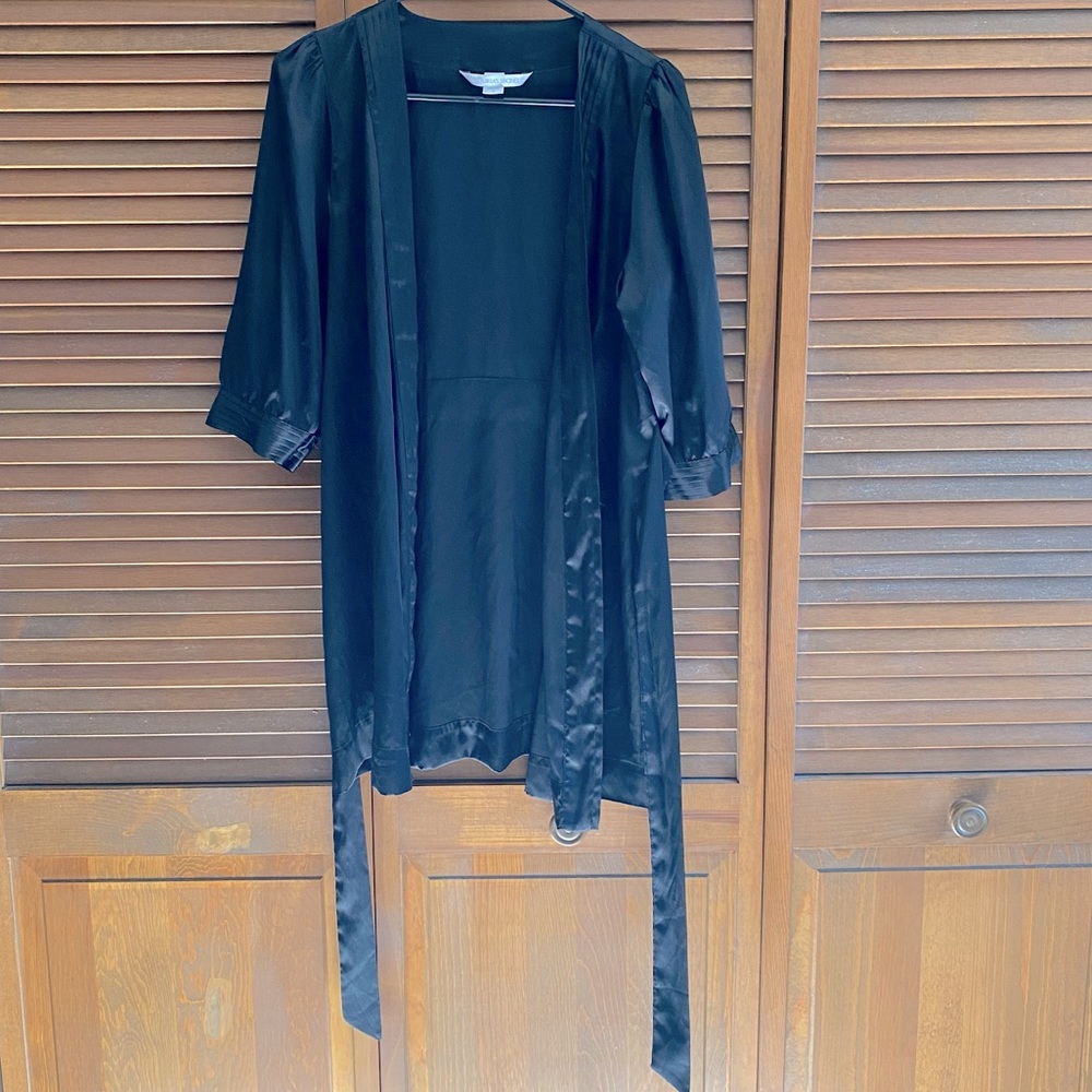 Small Black VS robe